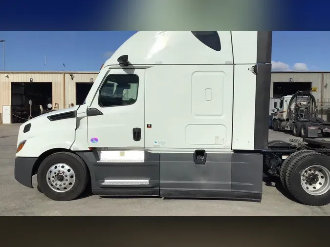 2022 Freightliner Cascadia 126
