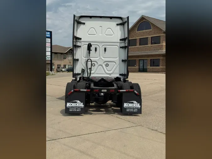 2022 FREIGHTLINER Cascadia 126
