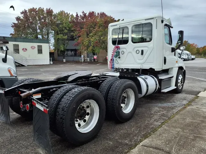 2018 FREIGHTLINER/MERCEDES CASCADIA 12576ef84733f31c07ecd74e22c0f974412
