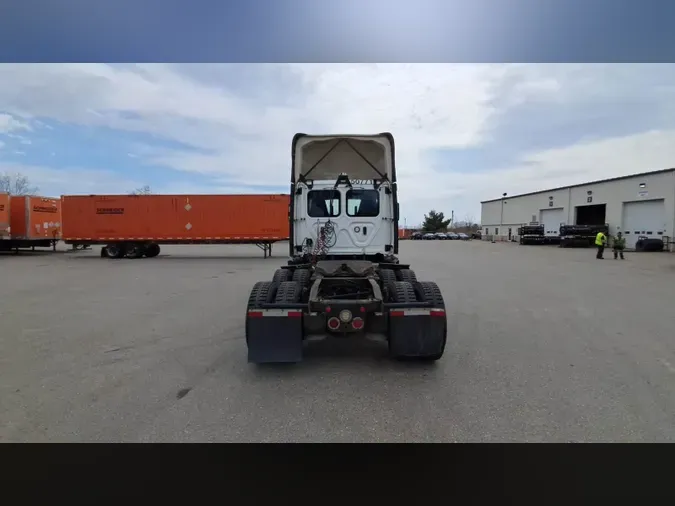 2020 Freightliner Cascadia 126