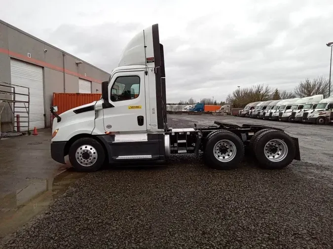 2019 Freightliner Cascadia 126