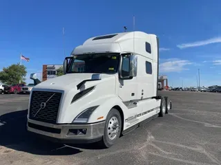 2025 VOLVO VNL64T860