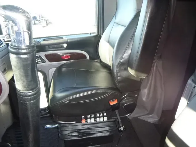 2021 Peterbilt 389