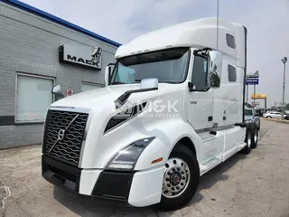 2020 VOLVO VNL760