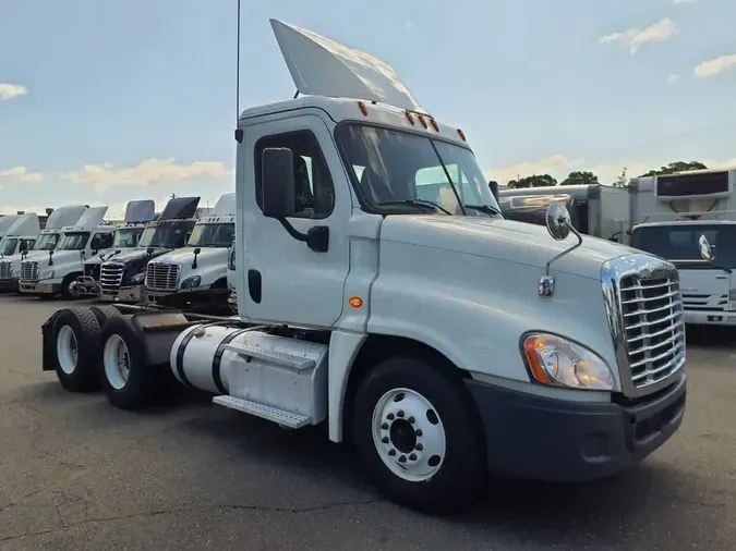 2019 FREIGHTLINER CASCADIA 125