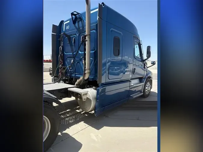 2021 FREIGHTLINER CA126