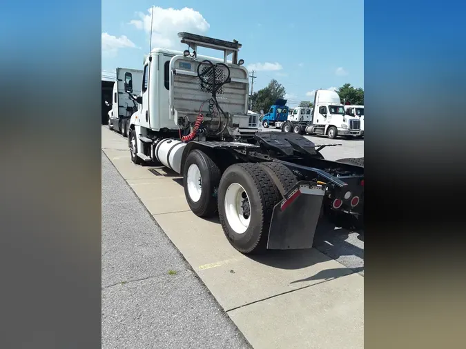 2015 FREIGHTLINER/MERCEDES CASCADIA 125