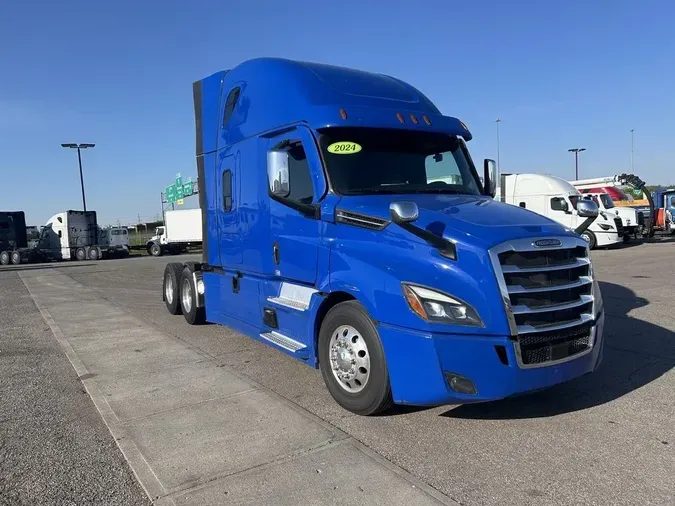 2024 Freightliner Cascadia&reg; Sleeper Cab 126" BBC 72" RR