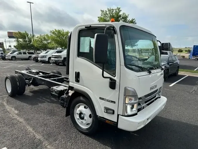 2024 ISUZU NPR-GAS-HD