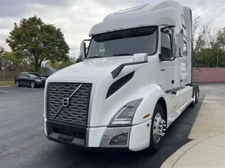 2020 VOLVO VNL860