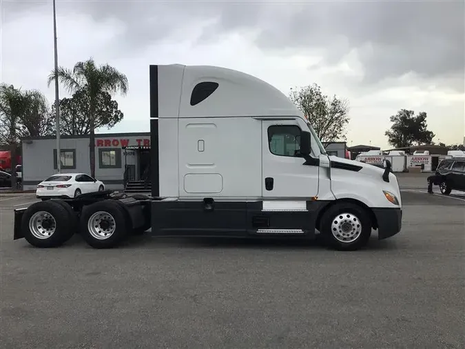 2021 FREIGHTLINER CA126