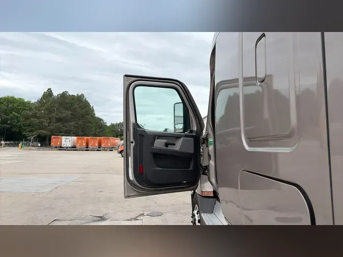 2022 Freightliner Cascadia 126