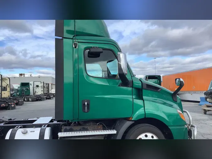 2020 Freightliner Cascadia 126