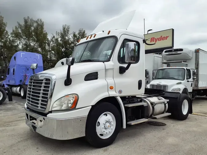 2018 FREIGHTLINER/MERCEDES CASCADIA 113771d3f6e05654031214430fd23775da8