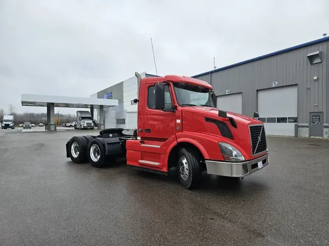 2017 VOLVO VNL64T300