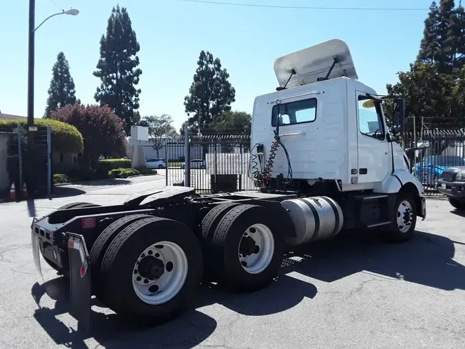 2019 VOLVO VNL64T-300772352117c028eb407d57b7bb87c0808