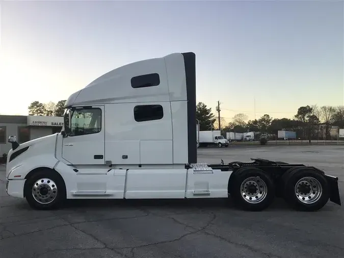 2019 VOLVO VNL760