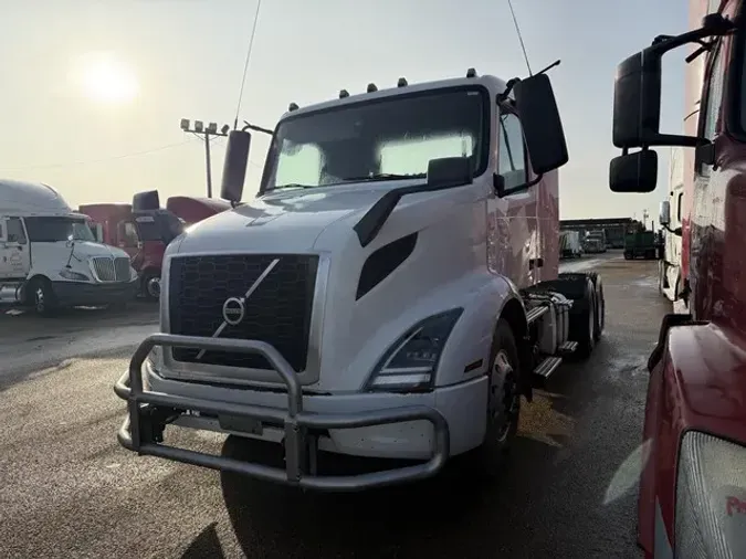 2019 VOLVO VNR64T300