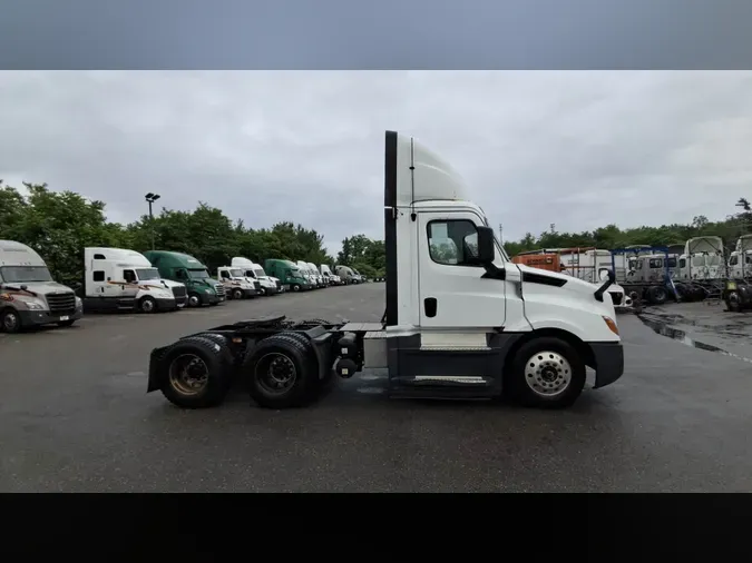 2020 Freightliner Cascadia 1267730322034f406f76005f81ae328d7bb