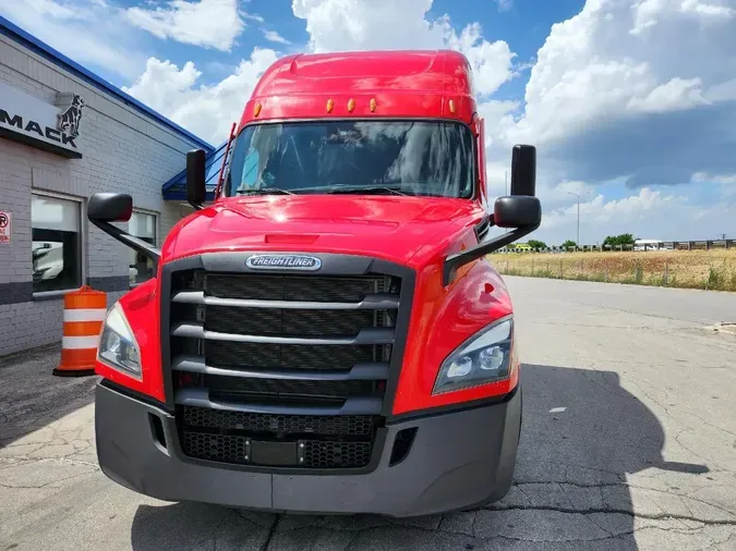 2022 FREIGHTLINER Cascadia 126