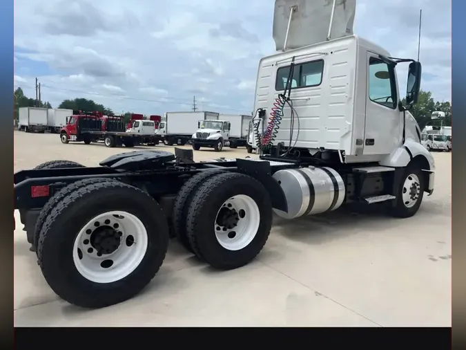 2019 VOLVO VNL64T-300