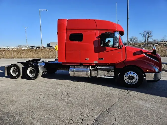 2021 VOLVO VNL64T740