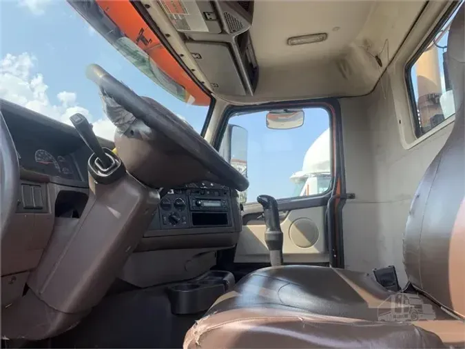 2015 VOLVO VNM64T200