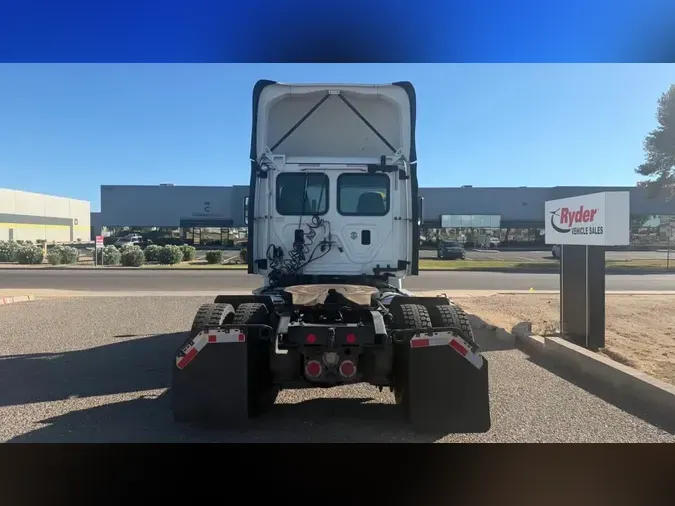 2017 FREIGHTLINER/MERCEDES CASCADIA 113