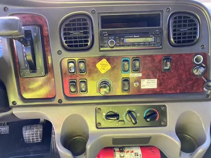 2017 FREIGHTLINER/MERCEDES M2 106