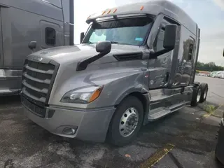 2024 Freightliner Cascadia&reg; Sleeper Cab 126" BBC 72" XT