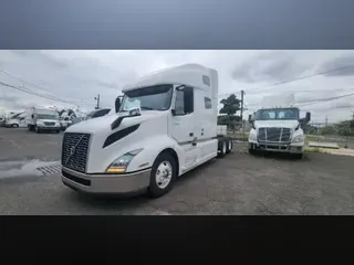 2019 VOLVO VNL64T-760