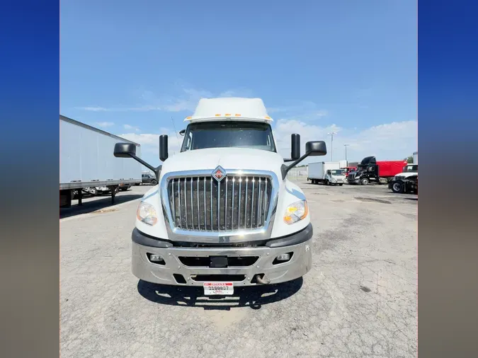 2019 NAVISTAR INTERNATIONAL LT625 SLPR CAB