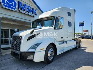 2021 VOLVO VNL64T760