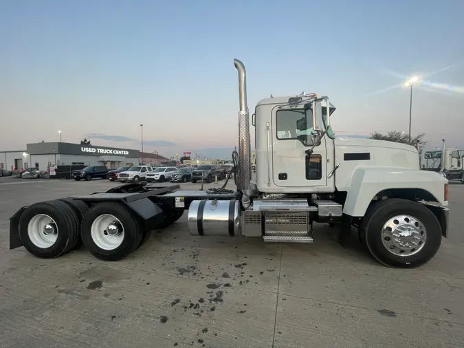 2019 MACK PI64T