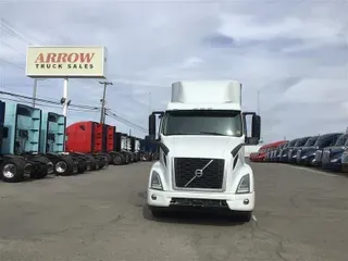 2021 VOLVO VNR64T640