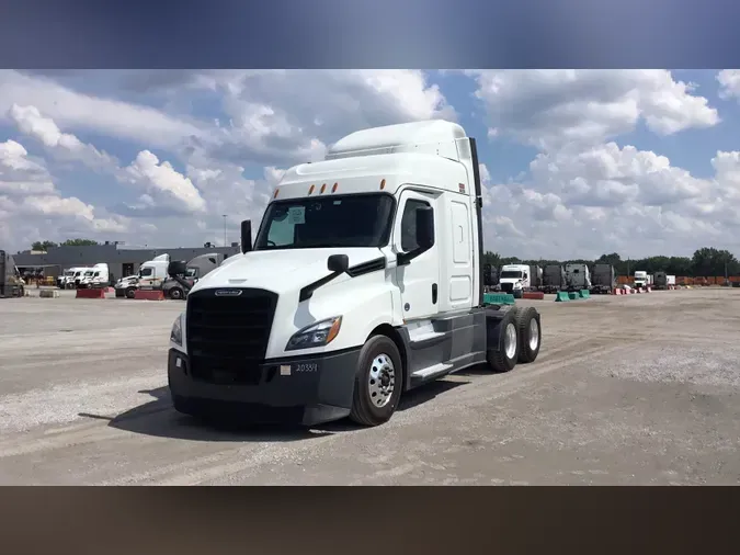 2020 Freightliner Cascadia 126