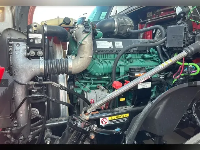 2022 VOLVO VNL64T760