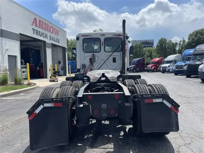 2009 FREIGHTLINER CA12562DC