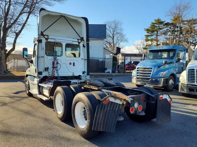 2018 FREIGHTLINER/MERCEDES CASCADIA 125