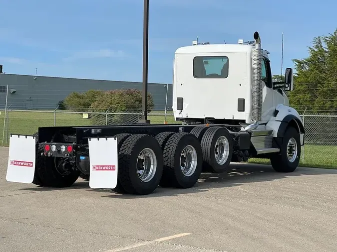 2025 Kenworth T880