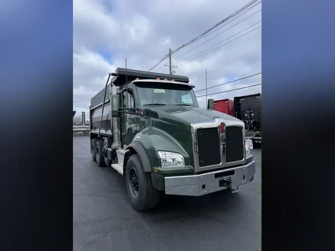 2025 Kenworth T880