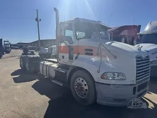 2017 MACK PINNACLE CXU613