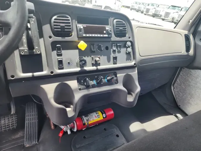 2016 FREIGHTLINER M2 106