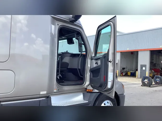 2022 Freightliner Cascadia 126