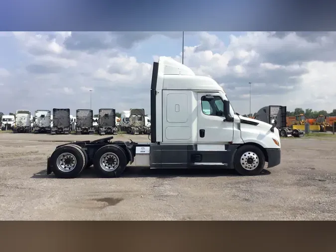 2022 Freightliner Cascadia 1267771edeb1842e524167d549624defe2c