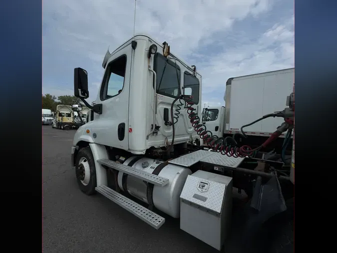 2017 FREIGHTLINER/MERCEDES CASCADIA 113