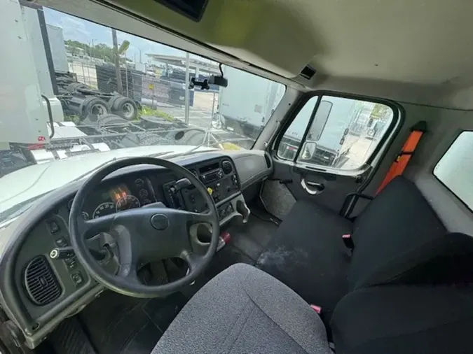 2018 FREIGHTLINER M2 106