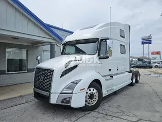 2020 VOLVO VNL64T860
