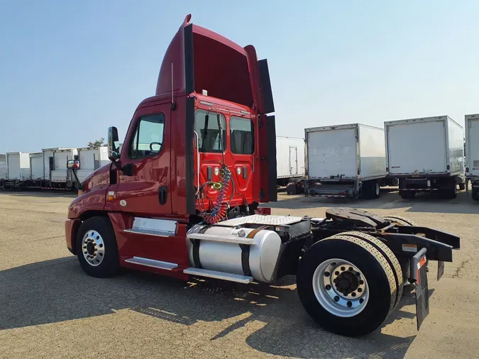 2013 FREIGHTLINER/MERCEDES CASCADIA 125