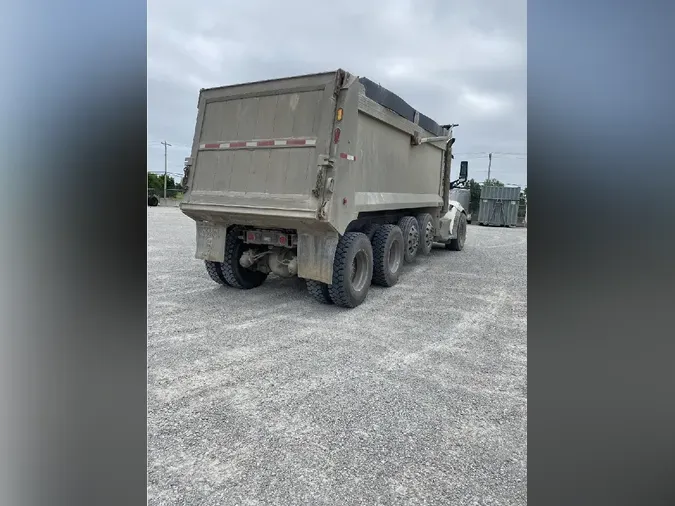 2015 PETERBILT 567